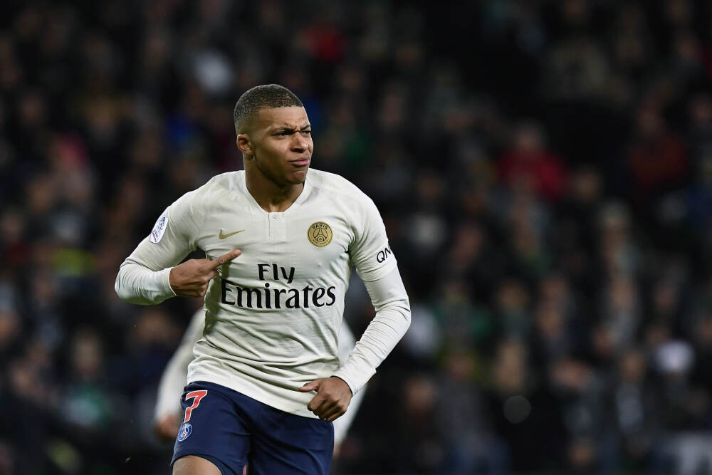 核航母工程引发热议！中国大连造船厂近日宣布开工时间后